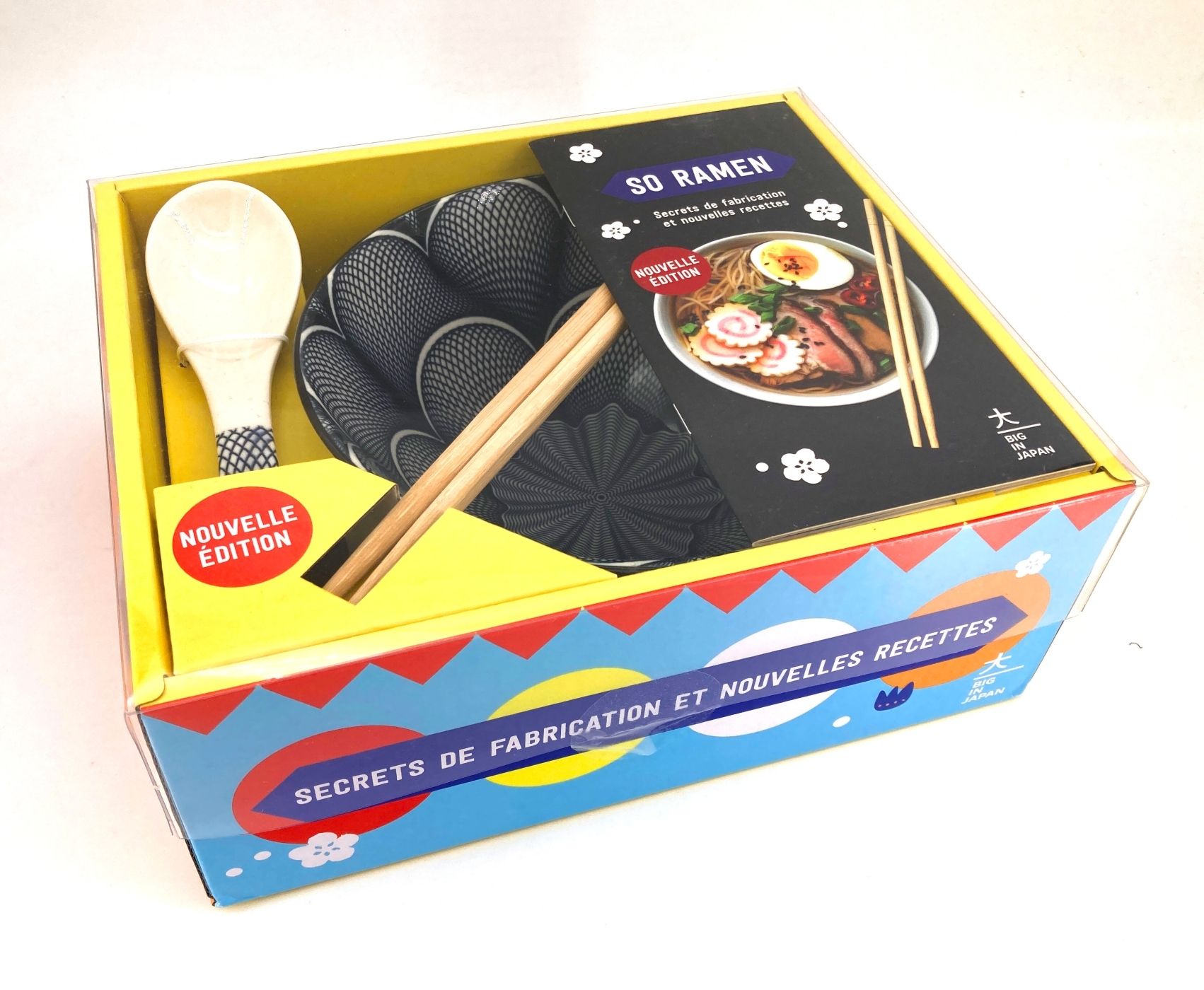 So Ramen. Ce coffret contient : un joli bol à ramen en céramique, une cuillère à soupe assortie, une