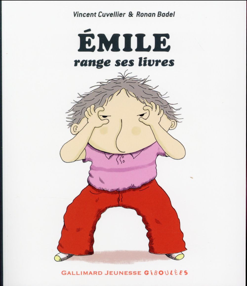 Emile : Emile range ses livres