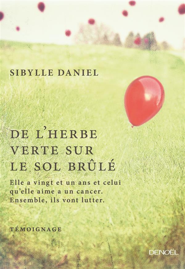 De l'herbe verte sur le sol brûlé