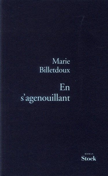 En s'agenouillant