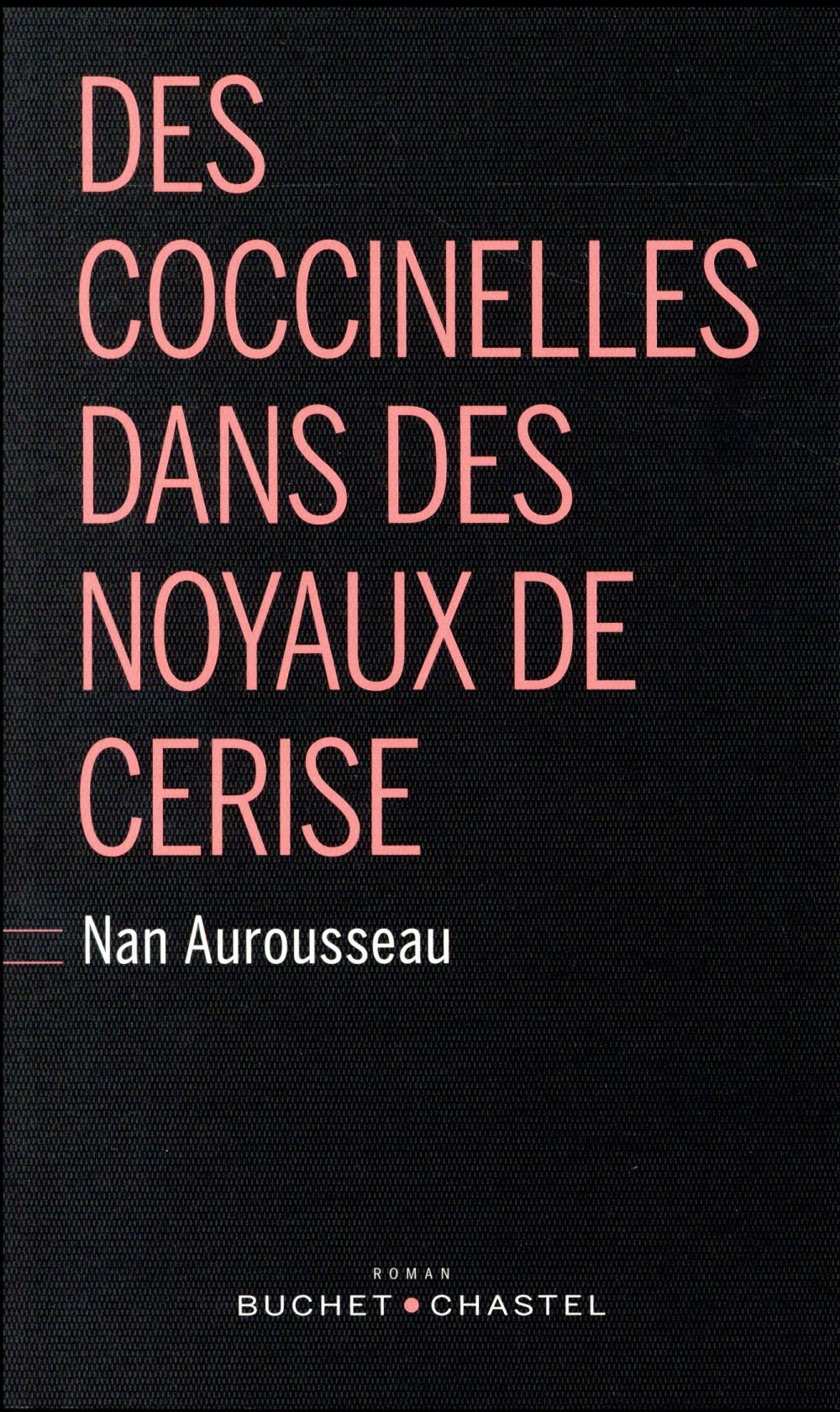Des coccinelles dans des noyaux de cerise