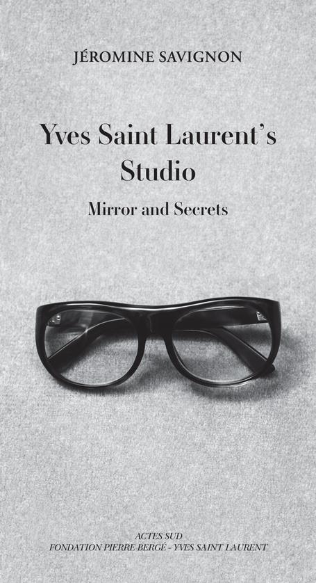 Dans le studio d'Yves Saint Laurent. Edition en anglais