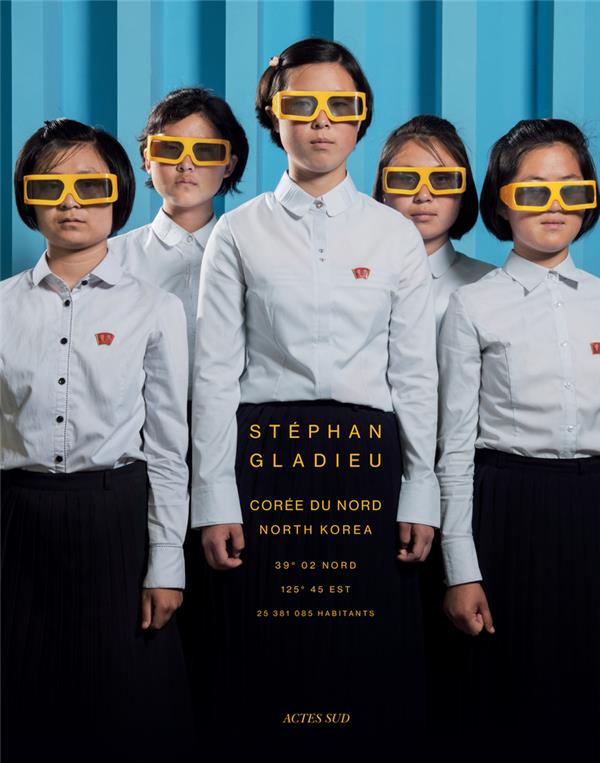 Corée du Nord. 39° 02 nord, 125° 45 est, 25 381 085 habitants, Edition bilingue français-anglais
