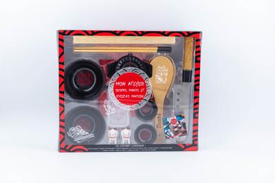 Mon atelier sushis, makis et gyozas maison. Coffret avec 1 moule à gyoza, 2 paires de baguettes, 2 p