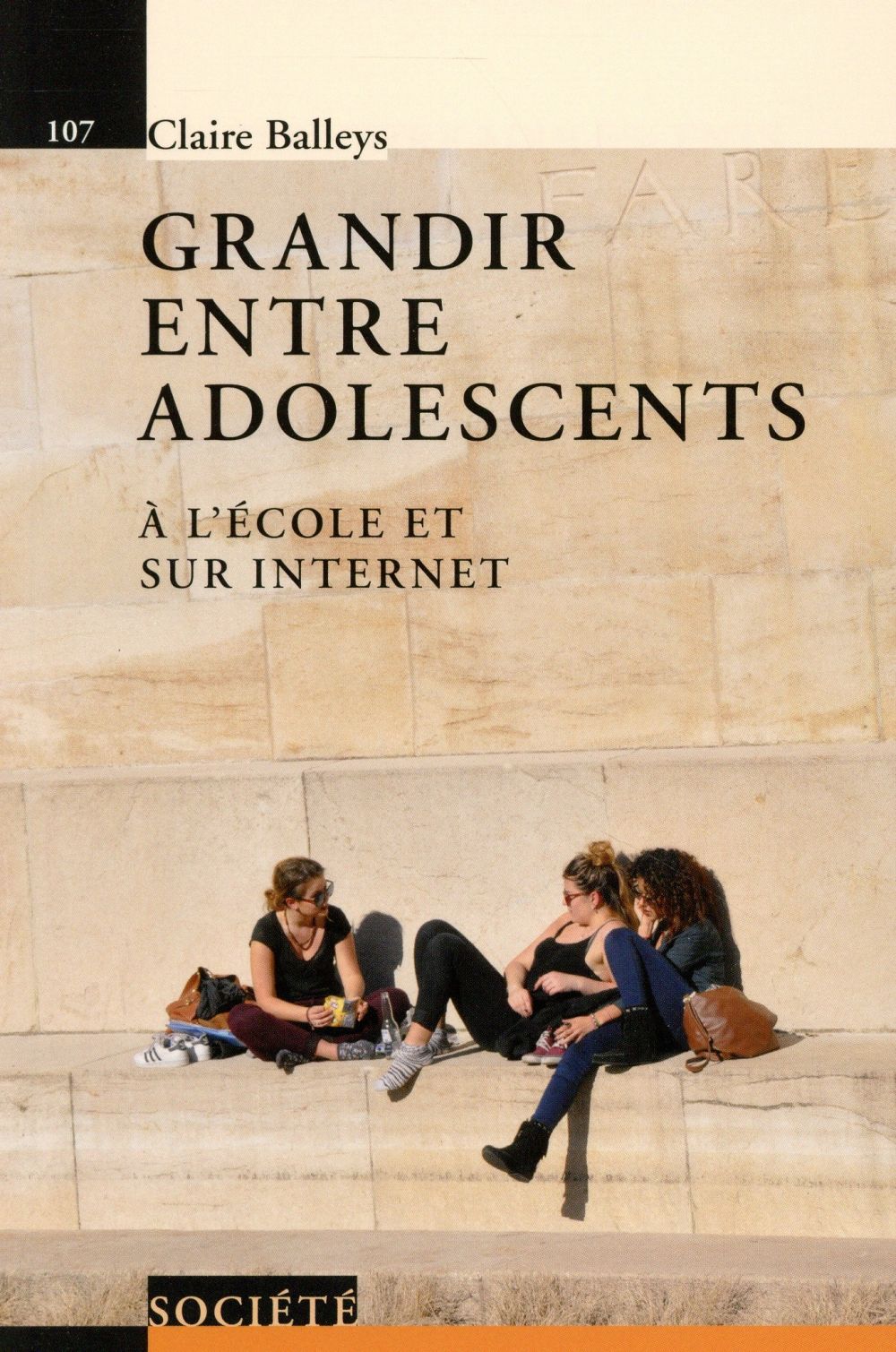Grandir entre adolescents. A l'école et sur Internet