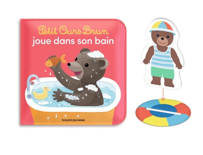 Petit Ours Brun joue dans son bain. Ton livre pour le bain avec ton Petit Ours Brun qui flotte