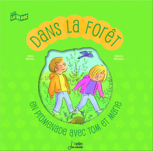 Dans la forêt. En promenade avec Tom et Marie