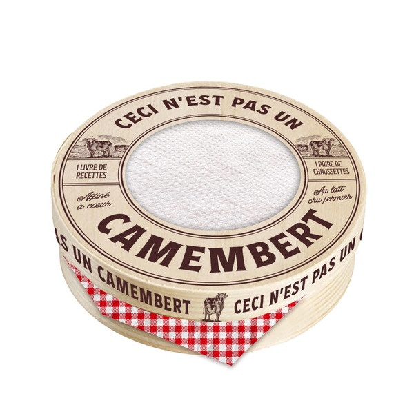 Ceci n'est pas un camembert. Coffret avec 1 paire de chaussettes taille 38-44 et 1 livret de recette