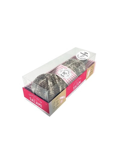 Ceci n'est pas un salami. Coffret avec 1 paire de chaussettes 38-44 et 1 livret de recettes d'apérit