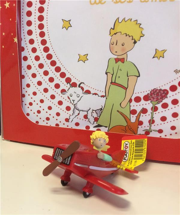 Coffret Le Petit Prince à la rencontre de ses amis. Contient : 1 livre et 1 figurine