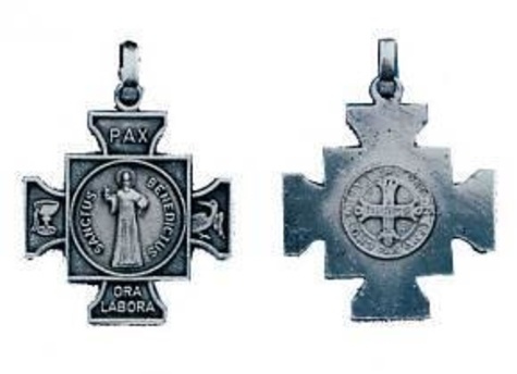 CROIX DE SAINT BENOIT - GRAVEE RECTO/VERSO ARGENTEE