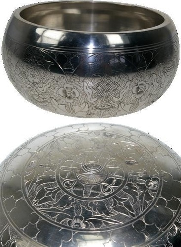 Bol chantant gravé - Finition argentée - 16 cm