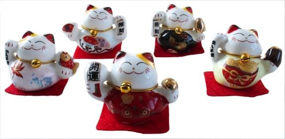 ENSEMBLE DE 5 CHATS MANEKI NEKO EN PORCELAINE