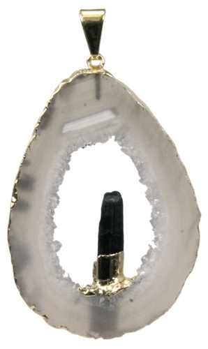 PENDENTIF DORE - GEODE D' AGATE AVEC POINTE TOURMALINE NOIRE