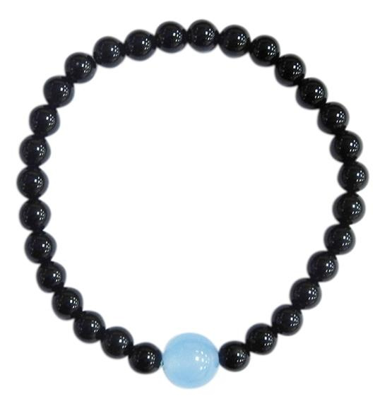BRACELET ONYX NOIR PERLES RONDES 6 MM ET PERLE UNIQUE CALCEDOINE BLEUE 1 CM