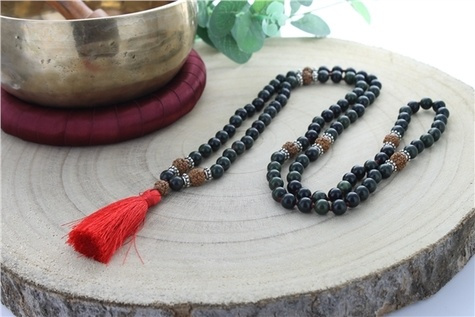 MALA EN SERPENTINE ET RUDRAKSHA 108 PERLES