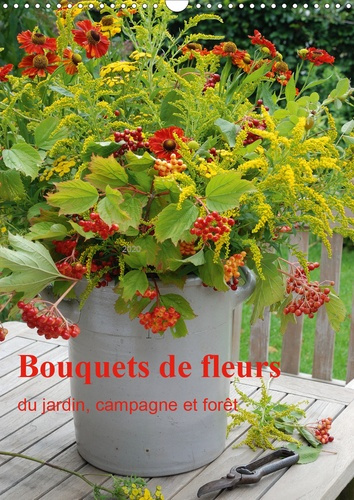 Bouquets de fleurs du jardin, campagne et forêt. Bouquets de fleurs naturelles, arrangés avec amour,