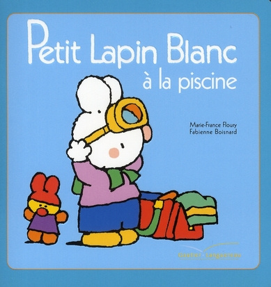 PETIT LAPIN BLANC A LA PISCINE - 4
