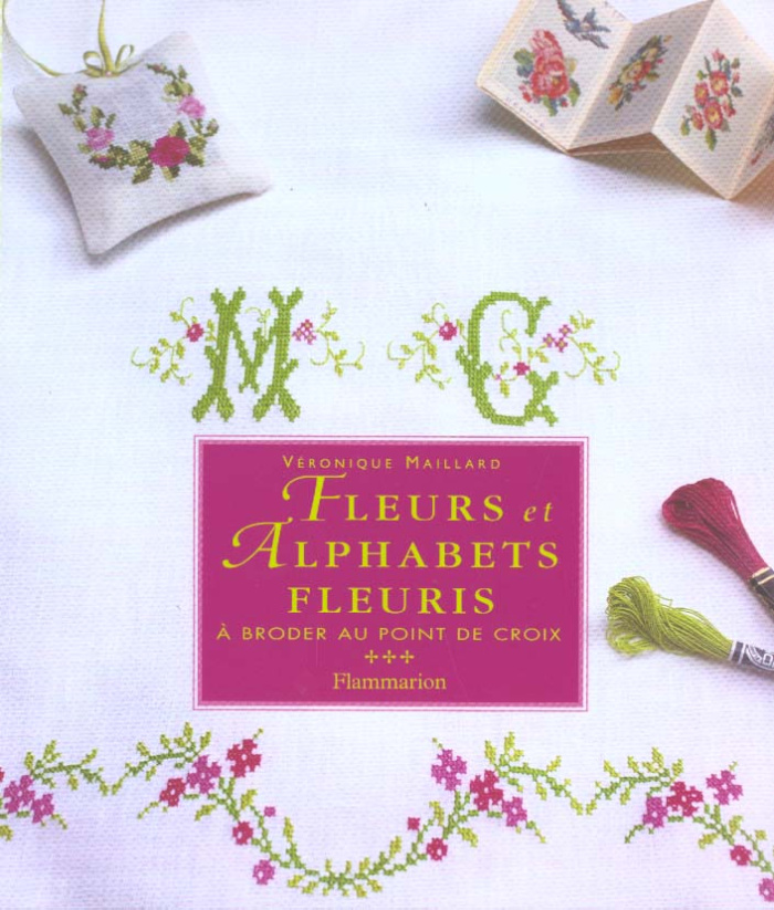 Fleurs et alphabets fleuris à broder au point de croix
