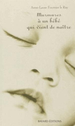 Murmures à un bébé qui vient de naître