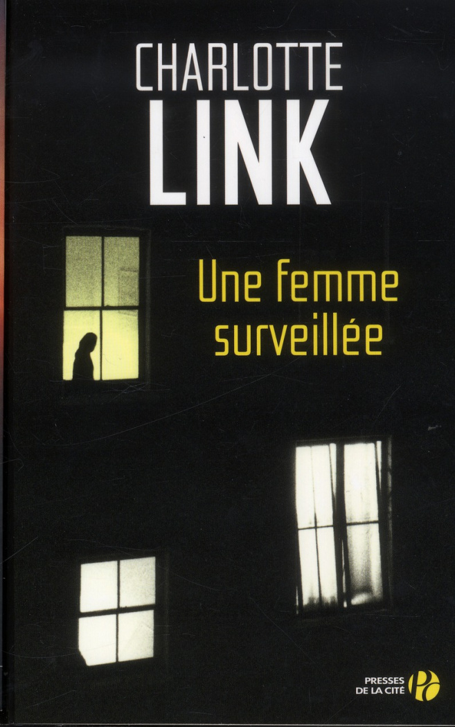 Une femme surveillée