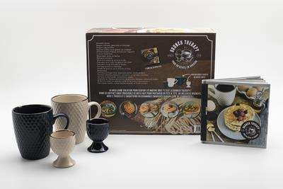Coffret brunch therapy pour un réveil en douceur. AVec 2 coquetiers, 2 mugs