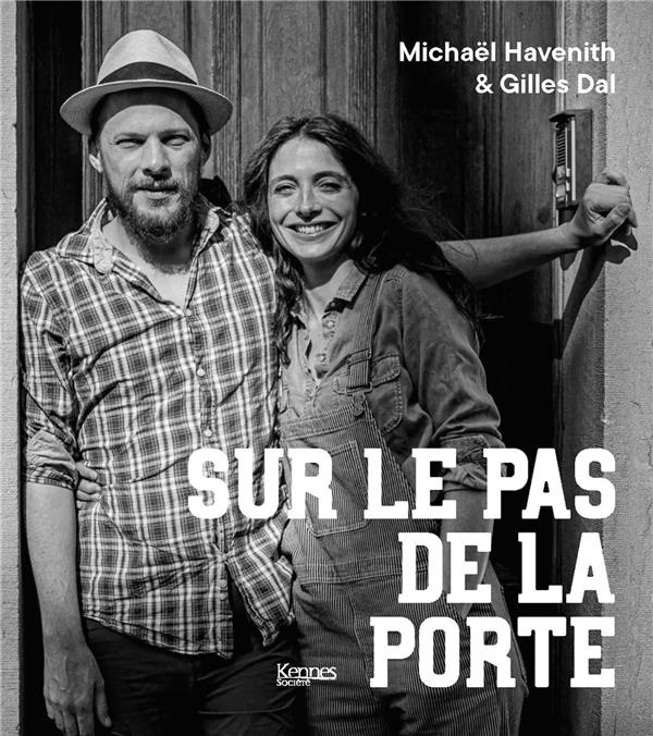 Sur le pas de la porte. 45 artistes empêchés