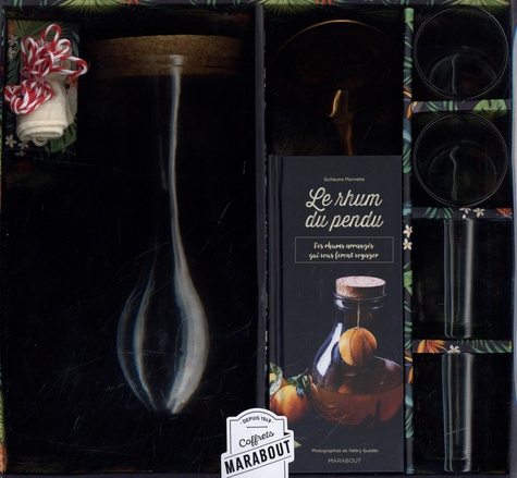 Le rhum du pendu. Coffret avec 1 dame-jeanne, 1 bouchon en liège, de la ficelle, 1 louche, 4 verres
