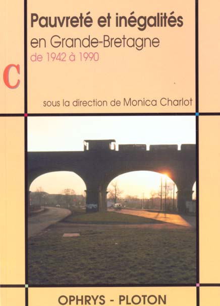PAUVRETE ET INEGALITE EN GRANDE-BRETAGNE DE 1942 A 1990.