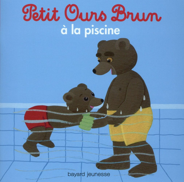 Petit Ours Brun à la piscine