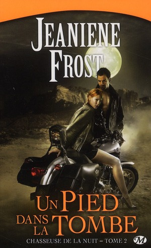 Chasseuse de la nuit Tome 2 : Un pied dans la tombe