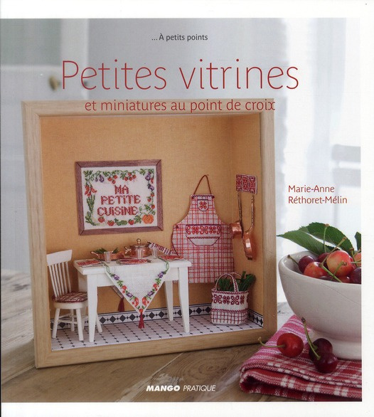 Petites vitrines et miniatures au point de croix