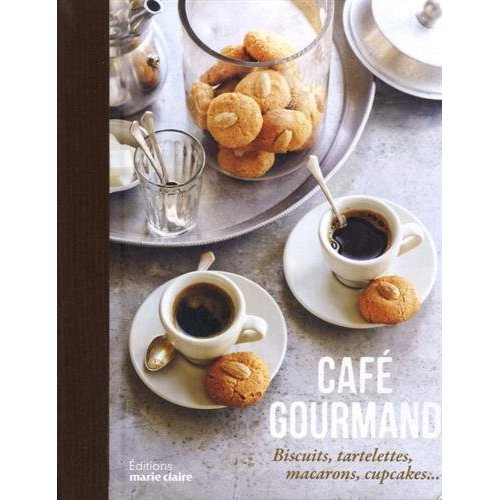 Café gourmand. Biscuits, tartelettes, macarons, cupcakes...