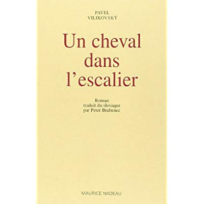 Un cheval dans l'escalier
