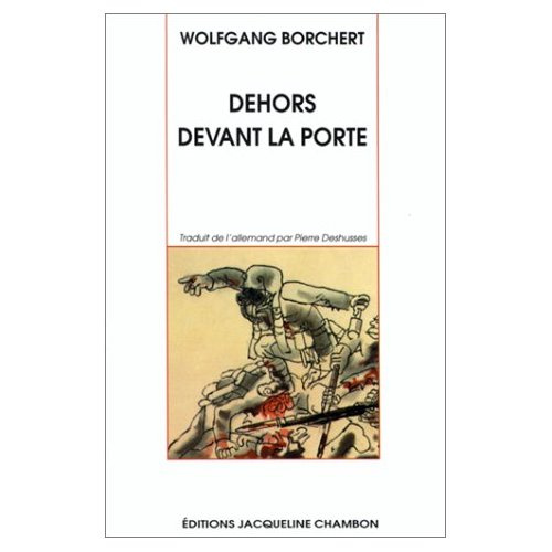 DEHORS DEVANT LA PORTE