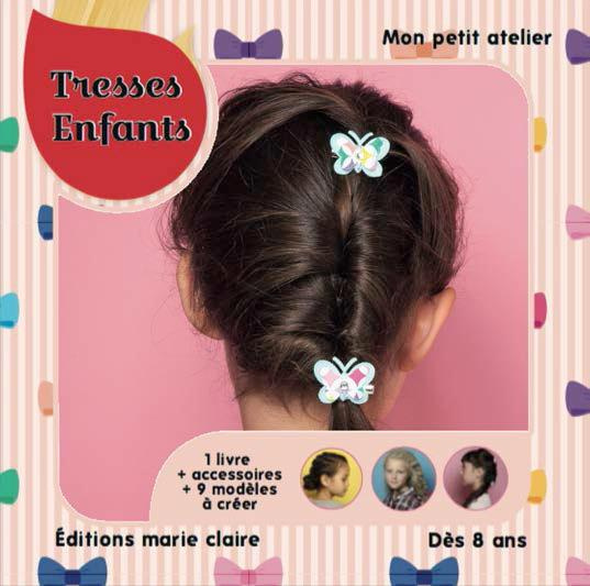 Coffret tresses enfants. Contient : 1 livre d'explications, 2 hair stick, 6 élastiques colorés, 6 ép