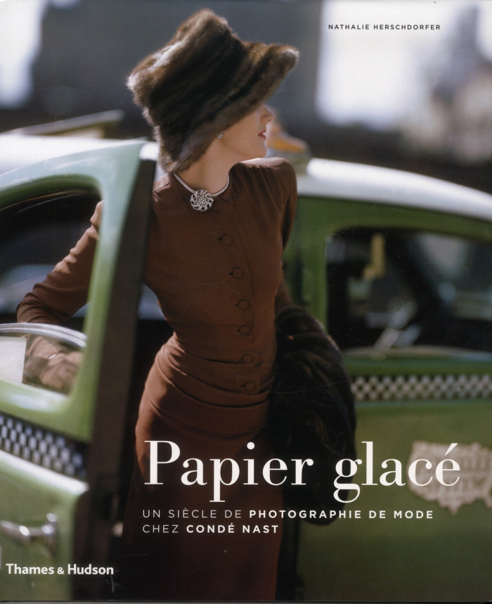 Herschdorfer_Nathalie_L_callier_Sylvie_Saillar-Papier_glac_._Un_si_cle_de_photographie_de_mode_chez_Cond_Nast-9782878113938_0