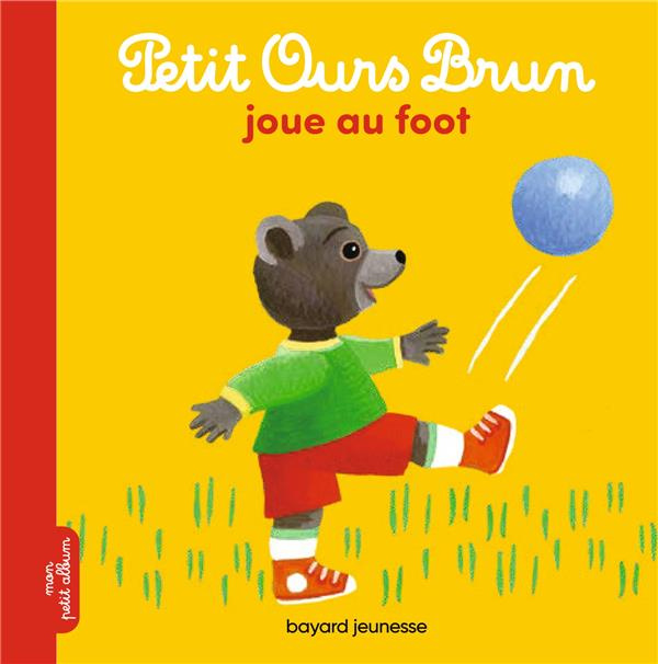aubinais-marie-3b-bour-daniele-3b-bour-chollet-celin-petit-ours-brun-joue-au-foot_0
