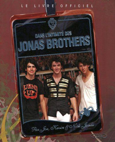 dans-l-intimite-des-jonas-brothers-le-livre-officiel_0