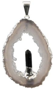 PENDENTIF ARGENTE - GEODE D' AGATE AVEC POINTE TOURMALINE NOIRE