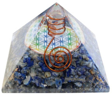 PYRAMIDE ORGONITE LAPIS LAZULI AVEC SYMBOLE FLEUR DE VIE