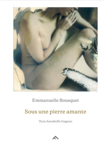 Sous une pierre amante. Edition bilingue français-anglais - Bousquet Emmanuelle ; Gugnon Annabelle