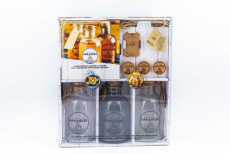 Mes rhums & punchs arrangés. Avec 3 bouteilles en verre gravé ; 6 bouchons en liège gravé ; 1 livre - Desgages Aurélie