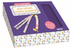 Mon grigri porte-bonheur. Avec du ruban en liberty, 3 perles en bois, 1 charm nuage, 1 mousqueton do - Monnier Sandrine