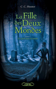 La fille des deux mondes Tome 1 : Un pied dans la tombe - Hunter C. C. ; Boischot Laurence