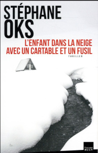 L'enfant dans la neige avec un cartable et un fusil - Oks Stéphane