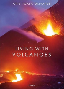 Cris Toala Olivares Living With Volcanoes /anglais - Toala Olivares cris