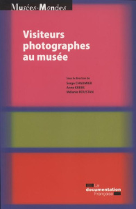 Visiteurs photographes au musée - Chaumier Serge ; Krebs Anne ; Roustan Mélanie