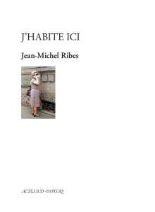 J'habite ici. Pièce en douze appartements, une concierge dans l'escalier et une rue devant - Ribes Jean-Michel