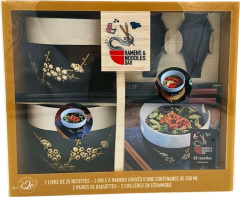 Ramens & Noodles Bar. Coffret avec 2 bols à ramens gravés, 2 paires de baguettes, 2 cuillères en cér - Desgages Aurélie ; Bogdan Elena